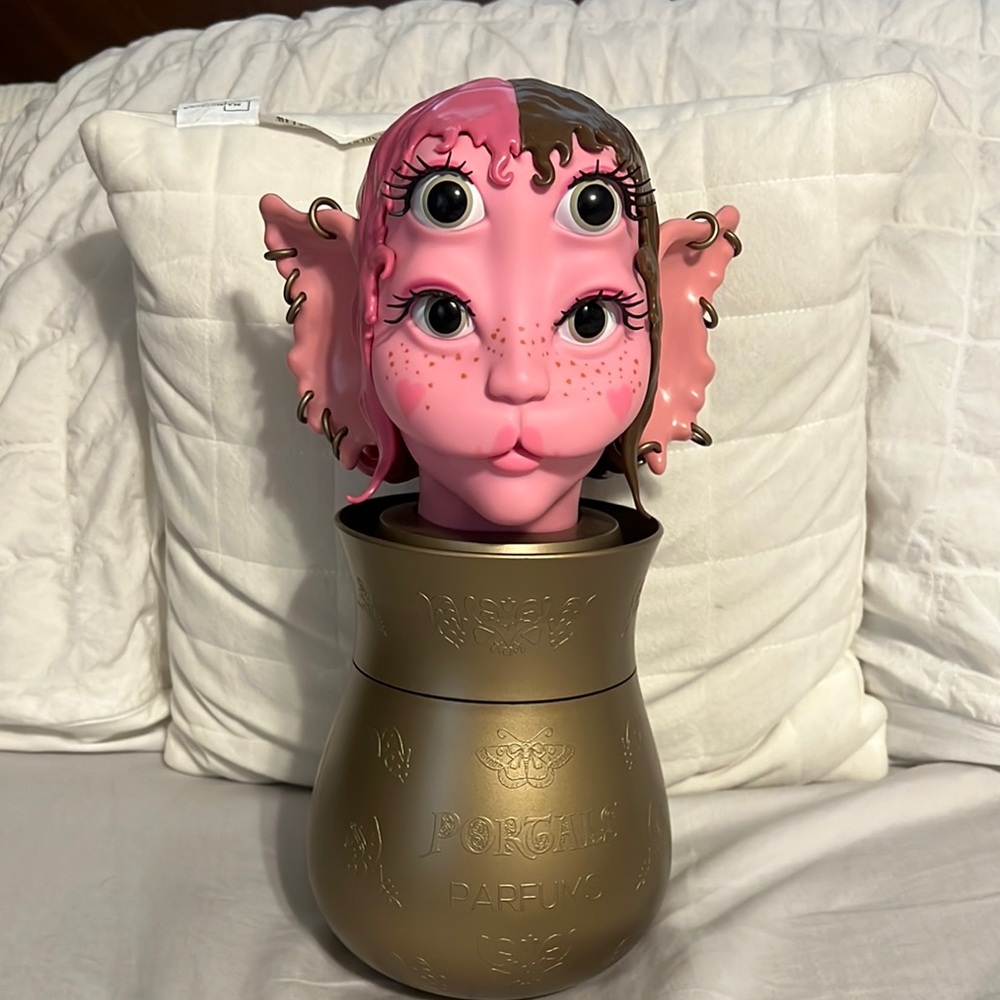 ***STATUE ONLY*** Melanie Martinez perfume set